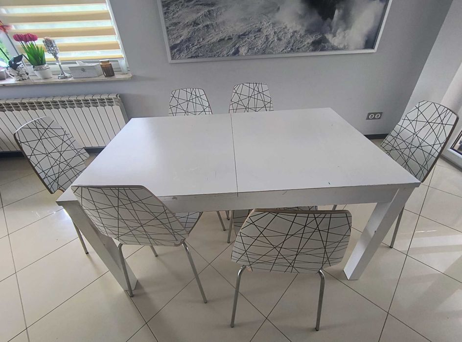 Biały stół Ikea Bjursta