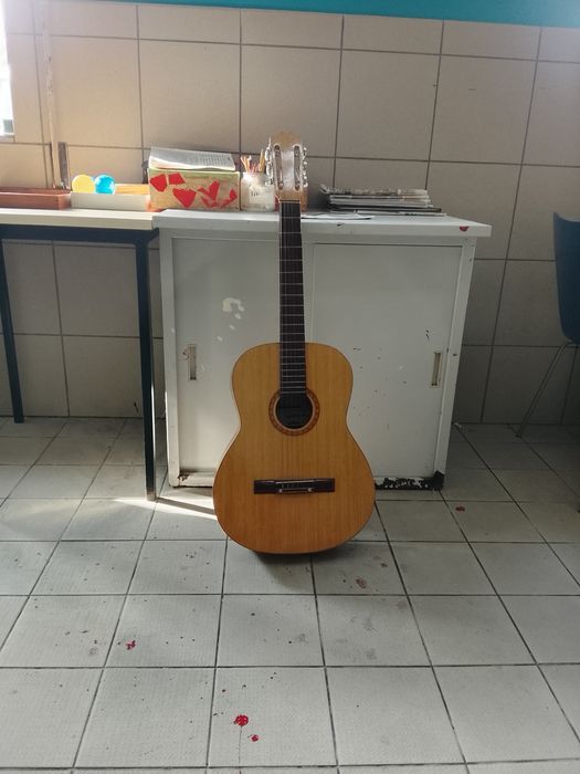 Guitarra acústica de 1982