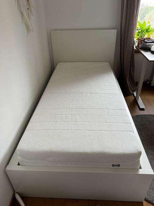 Cama e colchão IKEA