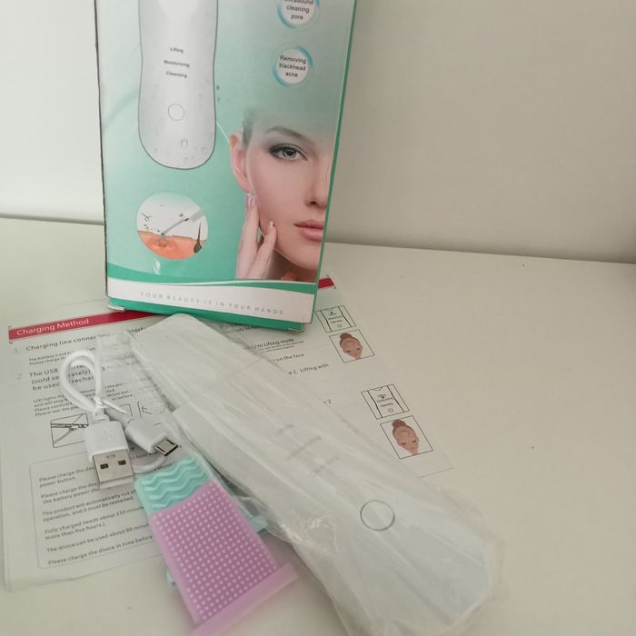 Liffting scrubbing twarzy USB z kabelkiem