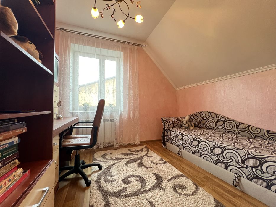 Продам якісний будинок з каміном, лазнею та альтанкою