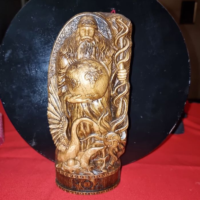 Статуэтка из дуба ручная работа Род