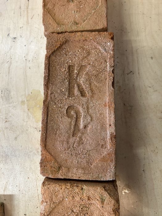 Cegły zabytkowe z Sygnaturami