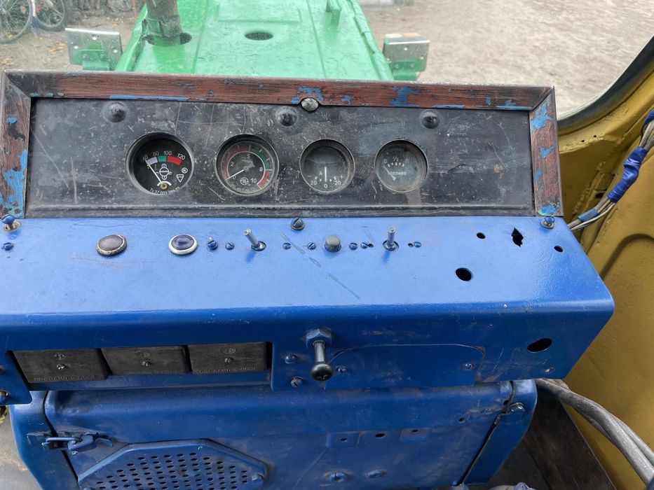 Трактор Юмз на ходу