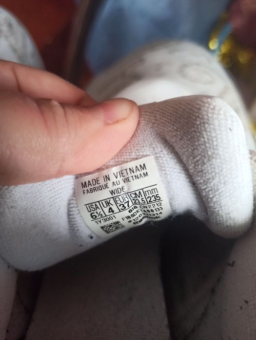 Buty sportowe 37 wkładka  23,5 cm