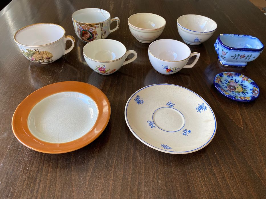 Set of 16 pieces of antique porcelain