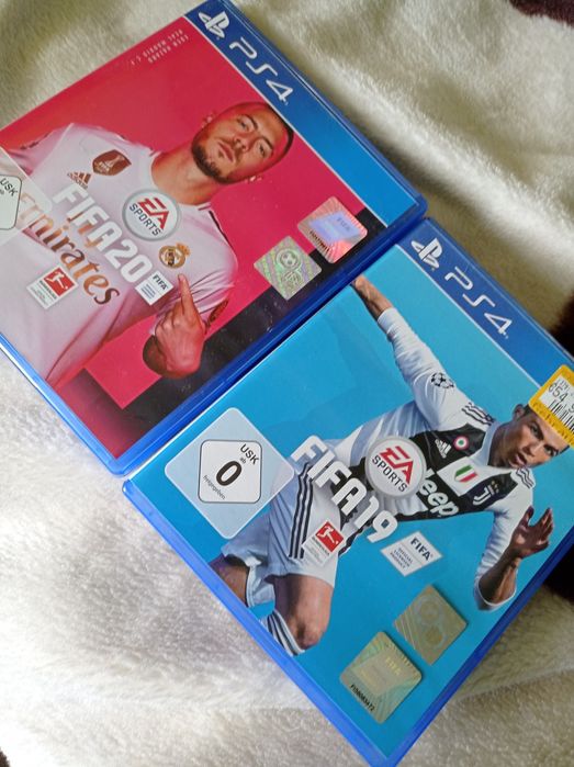 2 Fify piersza to FIFA 20 a druga to 19