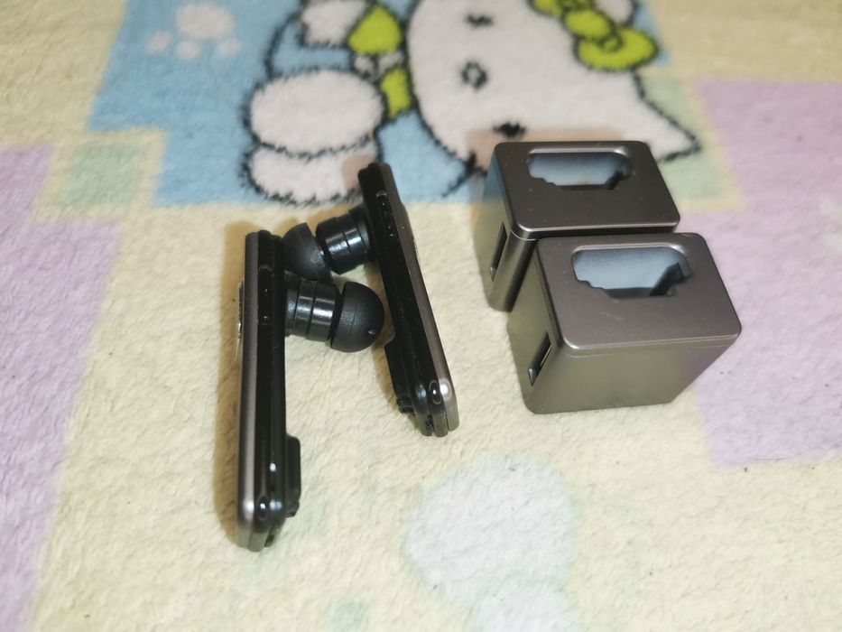 Продам Комплект 2 имиджевых Bluetooth-гарнитур Samsung WEP-350