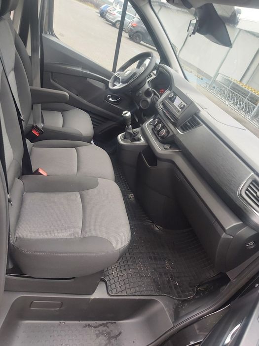 Wynajem busa 9-osobowego.