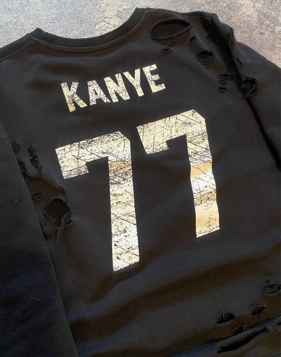 Les (Art)ists.  Yeezy LEGIT