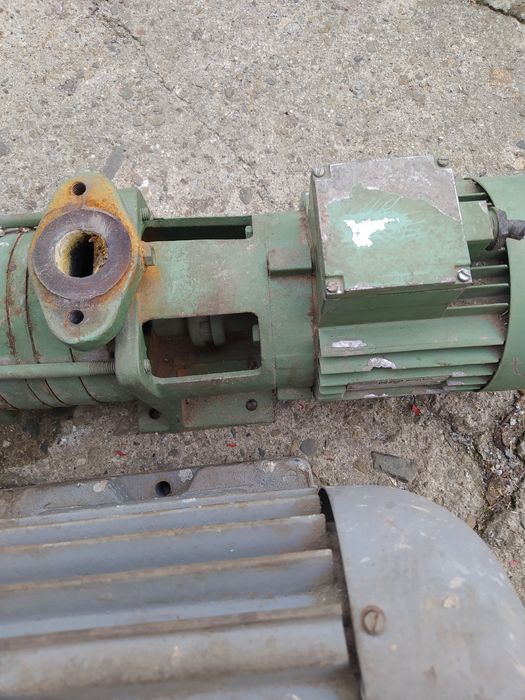 Pompy  hydro forowe    z  silnikam i    4 kw       2,2  kw    1,1 kw