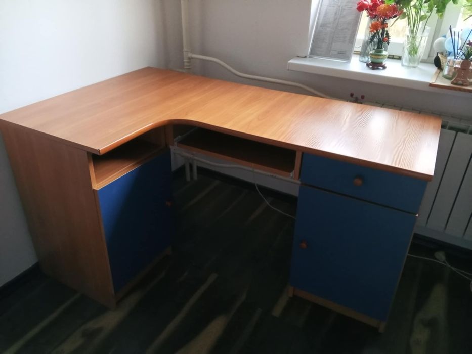 biurko narożne 
Stan: dobry