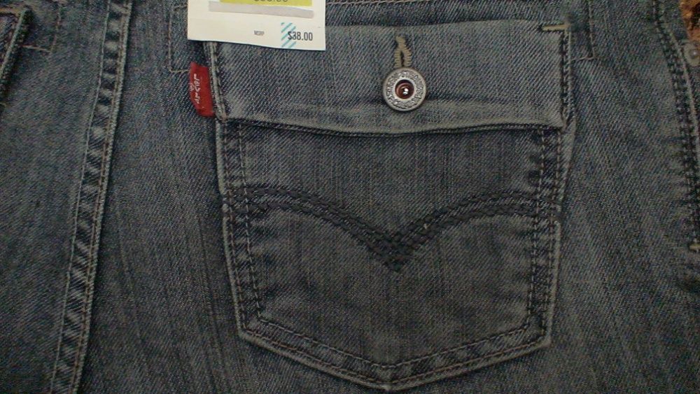 Фирменные шорты Levis для мальчика 12 - 14 лет.
