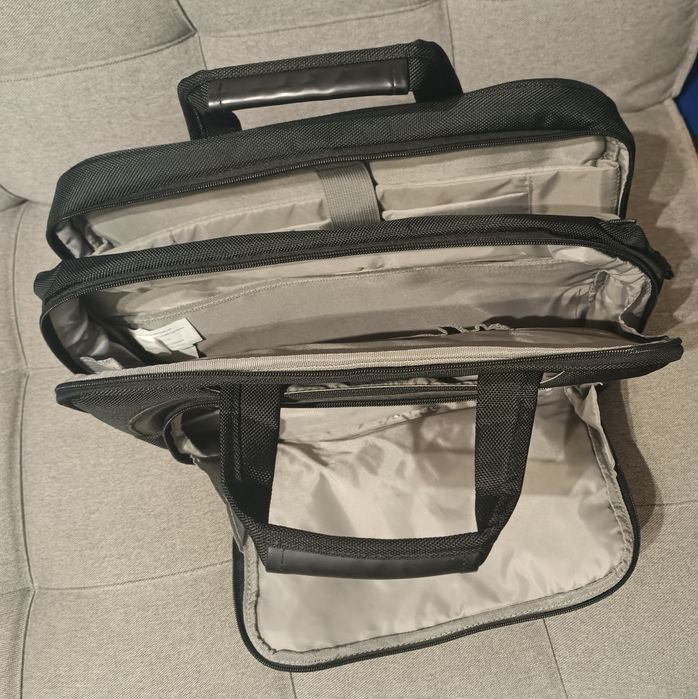 Asus X556U (i7, 8 GB RAM, 1 TB armazenamento, GeForce 930M) + mala