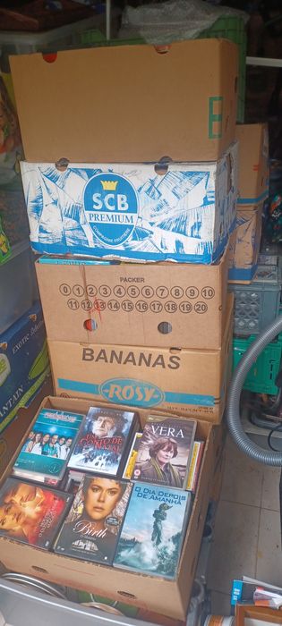 Filmes DVD's 11 caixas. Ler anúncio.