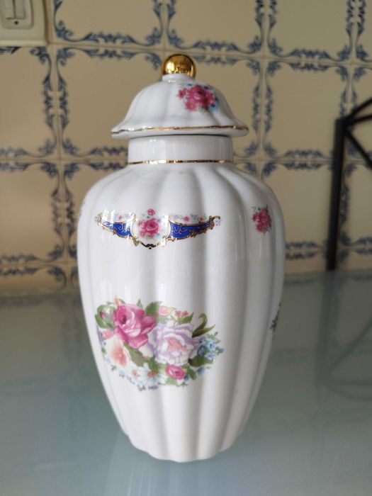 Pote de porcelana com tampa -  Gordon & Bakaite