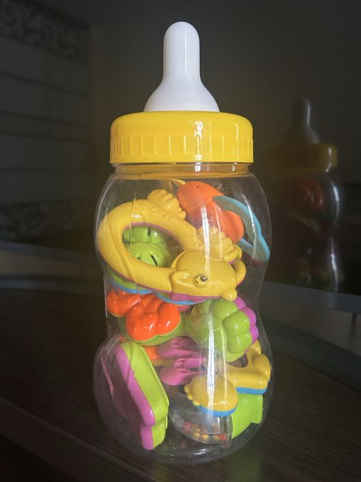 Набір різних цікавих брязкалець