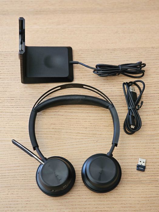 Headset sem fios (Wireless + Bluetooth) Poly Voyager Focus 2 UC USB-A