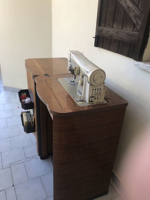 Maquina costura Necchi 554
