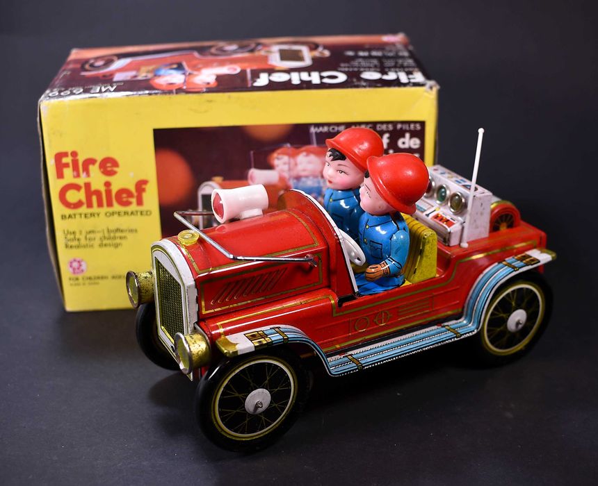 Metalowy Samochodzik Fire Chief VTG Tin Fire Truck