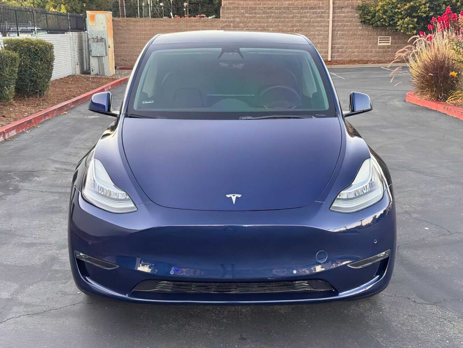 Tesla Model Y      2021