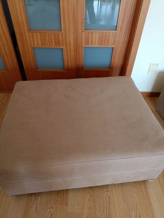 Sofá Camel em Excelente Estado – Conforto e Elegância para a Sua Sala!