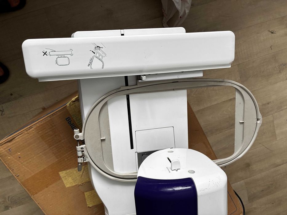 Вишивальна машина BROTHER Innov-is NV 850E.