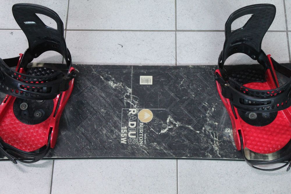Deska Snowboard BURTON RADIUS 155 W cm + Wiązania BURTON Czerwone
