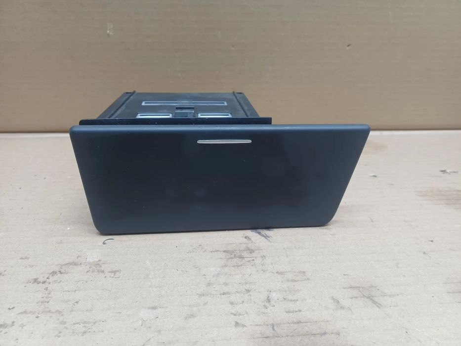 Popielniczka VW Golf V  Plus Europa 5M1857309B