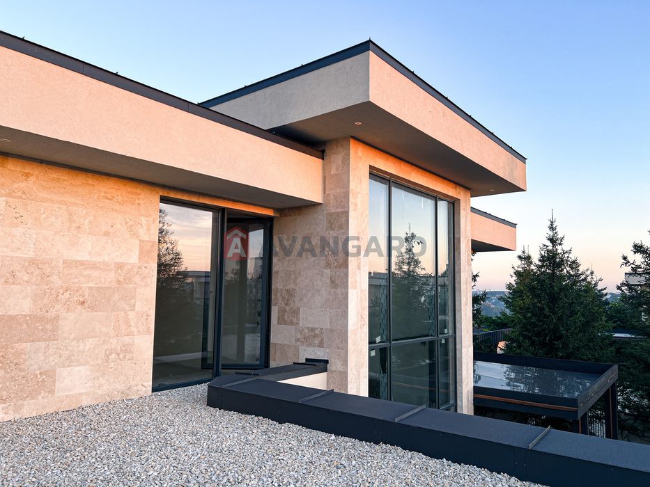 Сучасний преміальний будинок у містечку City Park (Villa Riviera)