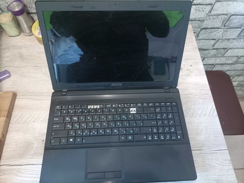 Продам два ноутбуки Lenovo - ASUS на запчастини.