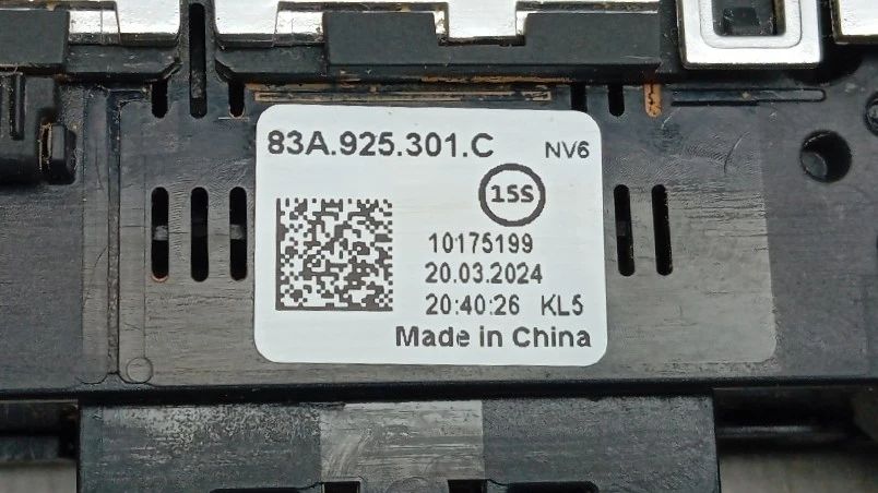 Botão / interruptor 4 piscas AUDI Q3 (F3B)