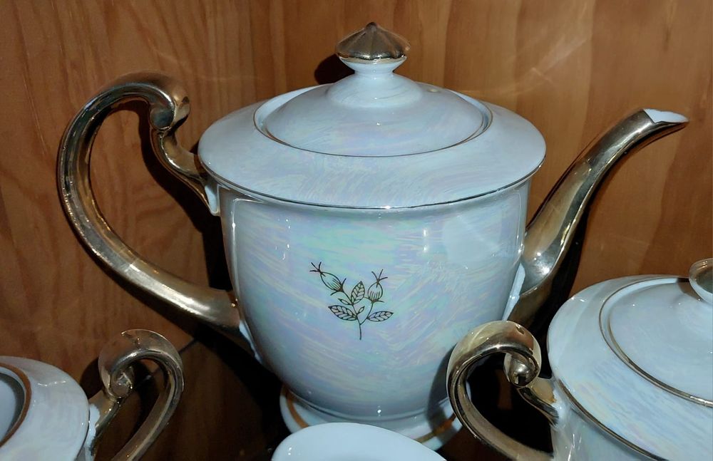 Chinese tea set.425379304256972803