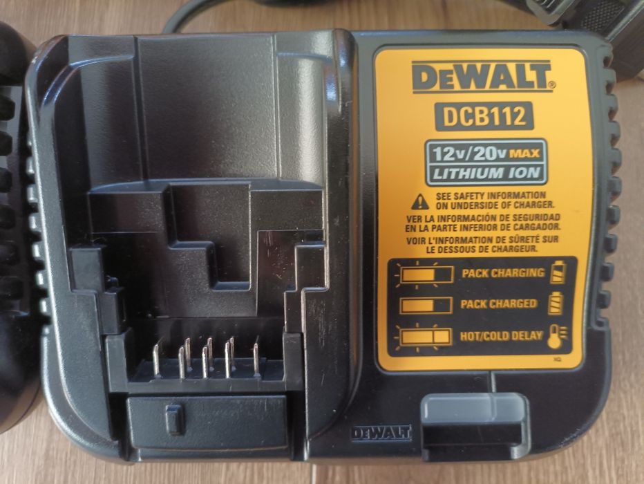 Зарядні пристрої DeWalt 20V