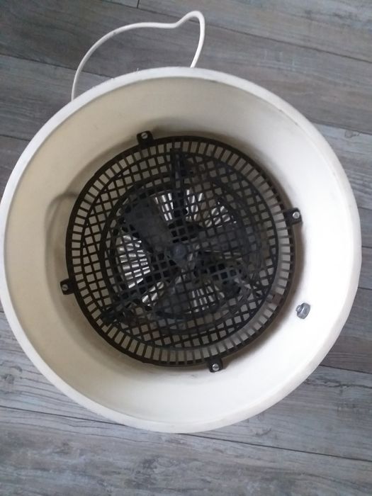 Sprzedam suszarkę do włosów.