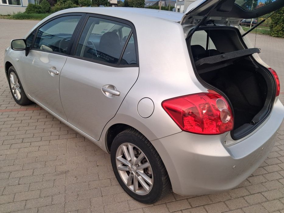 Toyota Auris 1.6 benz . z klimą elektryką alufelgi 5 drzwi