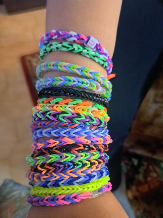 Pulseira de Elásticos Feita à Mão - Padrão  (Rosa e Preto)