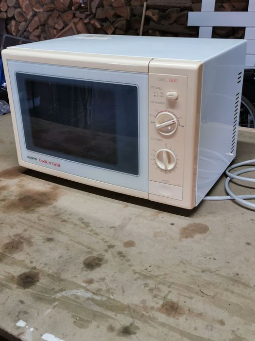 Microondas da marca SANYO