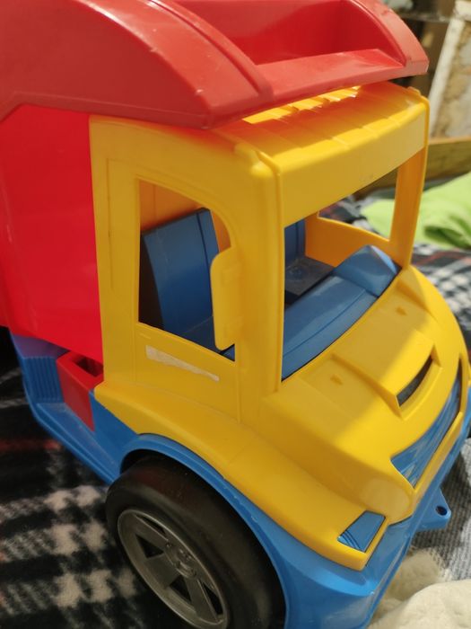 Самосвал  вантажівка велика машина  з откидним кузовом