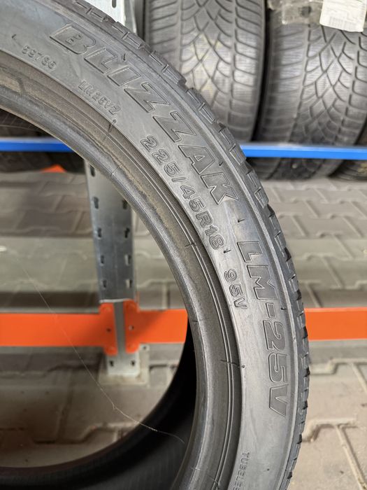 Шини Резина Зима 225/45 R18 95V Bridgestone Blizzak Lm 25V Run Flat
