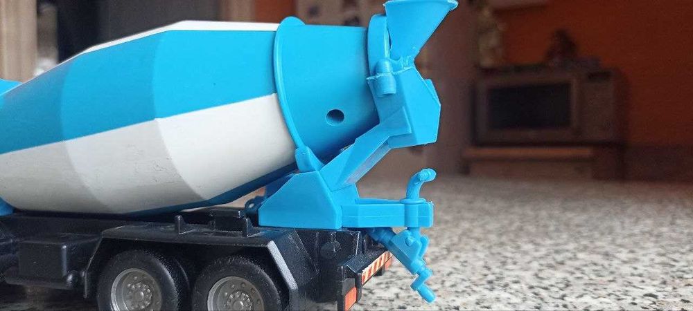 Автомобиль MAN бетономешалка с подвижными элементами 26 см