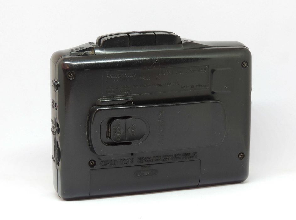 Касетний плеєр Panasonic RQ-V85 FM AM XBS Station Memory робочий