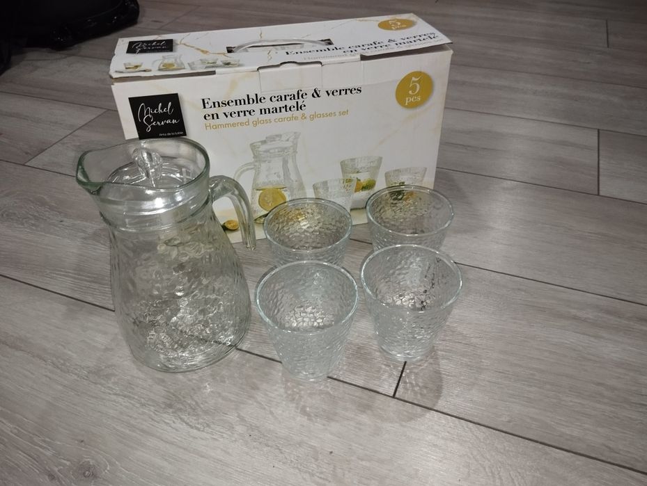 Karafka ze szklankami