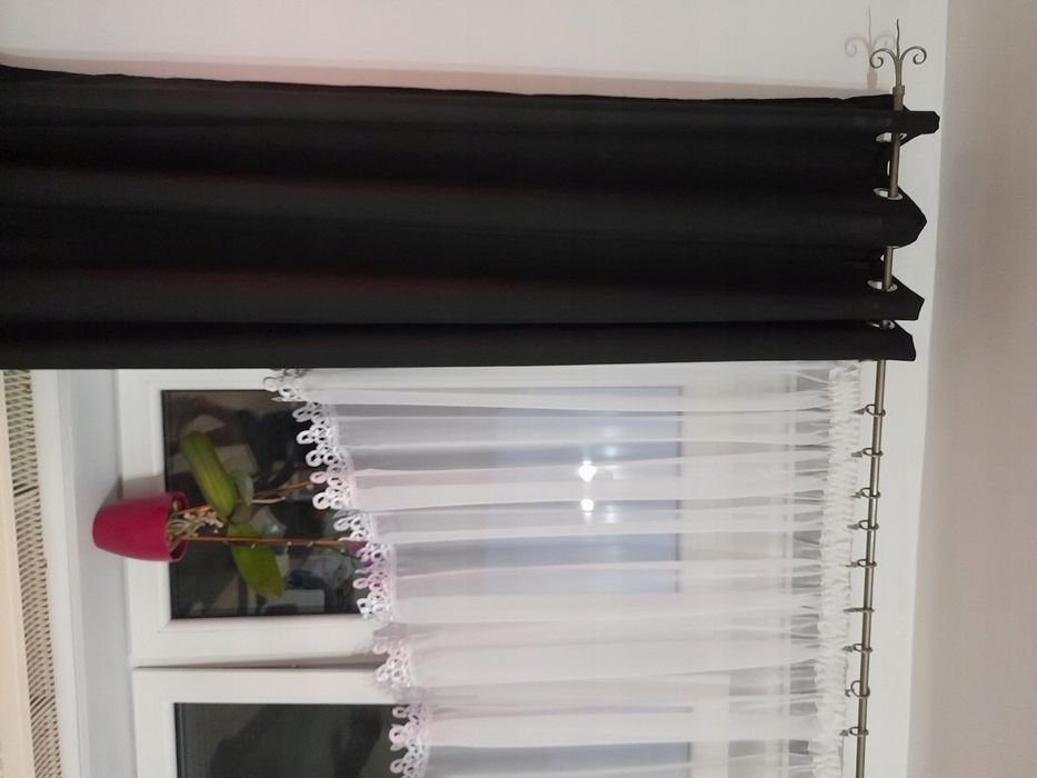 Zasłony półzaciemniające kółka na przelotkach 140x250 gładkie czarne