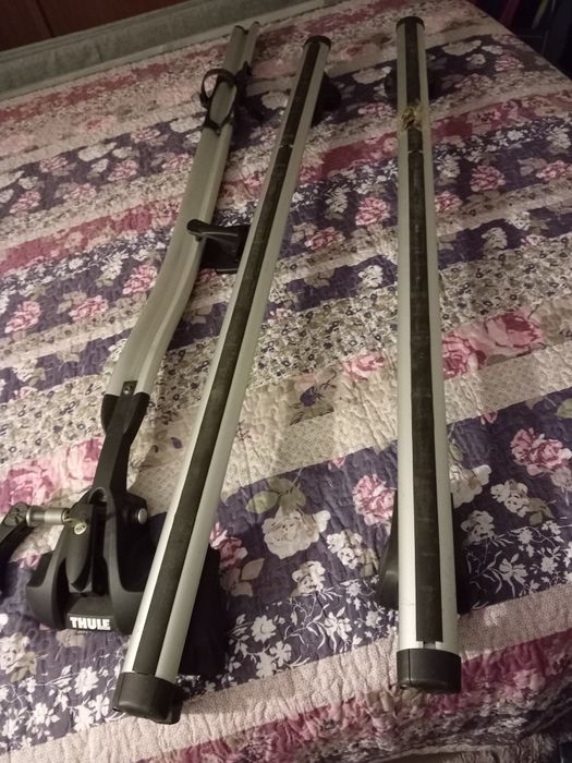 THULE. Barras e suporte de bicicleta.