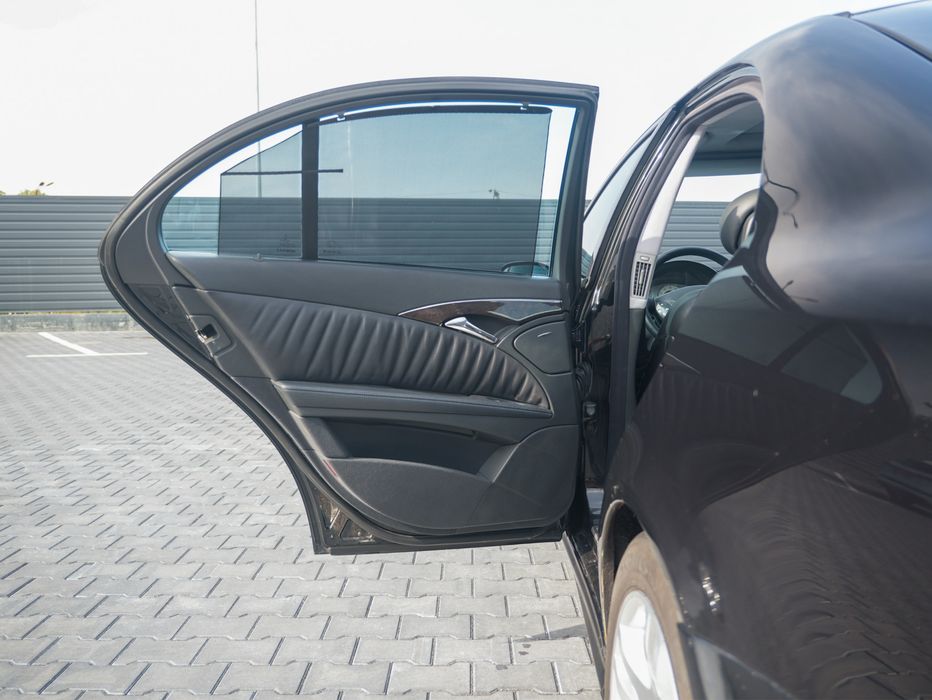 Mercedes benz w211 e500.