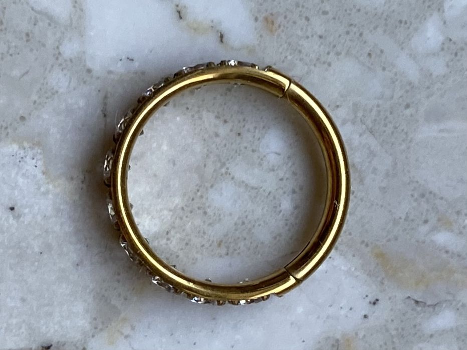 Unisex kolczyk 10 mm piercing 16 G kółko segment Tytan