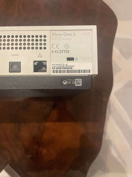 Xbox One S (2016) – 1TB – Sem comandos