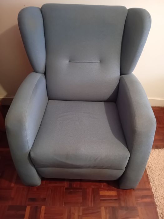 Poltrona confortável de tecido azul - Não telefonar