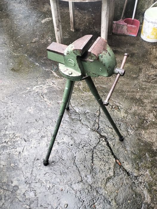 Torno para profissionais com tripé.